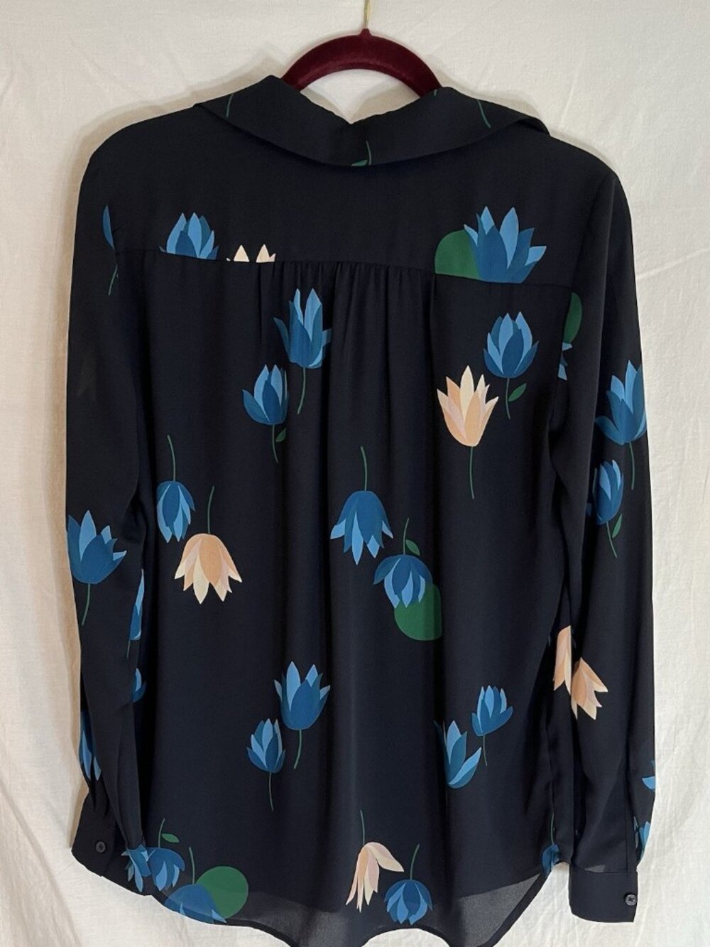 Ann Taylor Women's Floral navy Blouse Sz M NWOT
